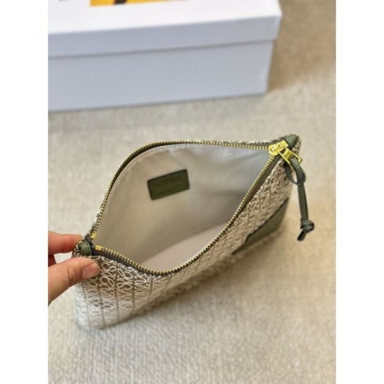 Summer new item 2024SS clutch bag LOEWE that attracts attention Summer new item 2024SS clutch bag LOEWE that attracts attention