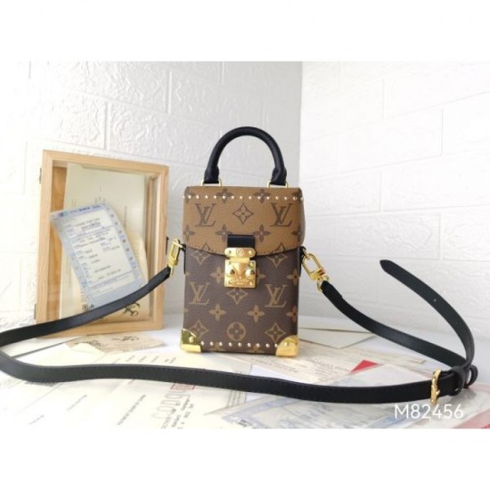 Super essential item 2024SS tote bag LOUIS VUITTON Louis Vuitton Super essential item 2024SS tote bag LOUIS VUITTON Louis Vuitton