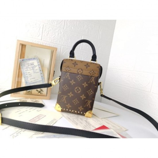 Super essential item 2024SS tote bag LOUIS VUITTON Louis Vuitton Super essential item 2024SS tote bag LOUIS VUITTON Louis Vuitton