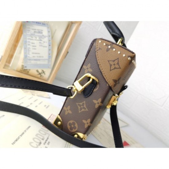 Super essential item 2024SS tote bag LOUIS VUITTON Louis Vuitton Super essential item 2024SS tote bag LOUIS VUITTON Louis Vuitton