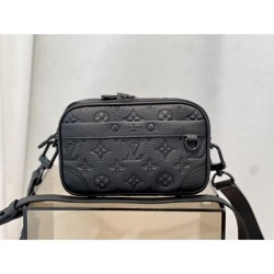 Overwhelming luxury 2024SS shoulder bag LOUIS VUITTON
