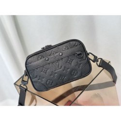 Overwhelming luxury 2024SS shoulder bag LOUIS VUITTON