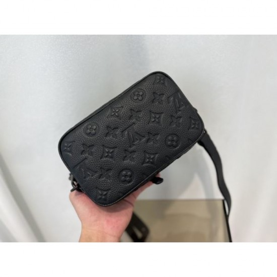 Overwhelming luxury 2024SS shoulder bag LOUIS VUITTON Overwhelming luxury 2024SS shoulder bag LOUIS VUITTON