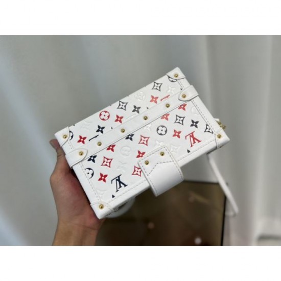 Leading Item 2024SS Shoulder Bag LOUIS VUITTON Louis Vuitton Leading Item 2024SS Shoulder Bag LOUIS VUITTON Louis Vuitton