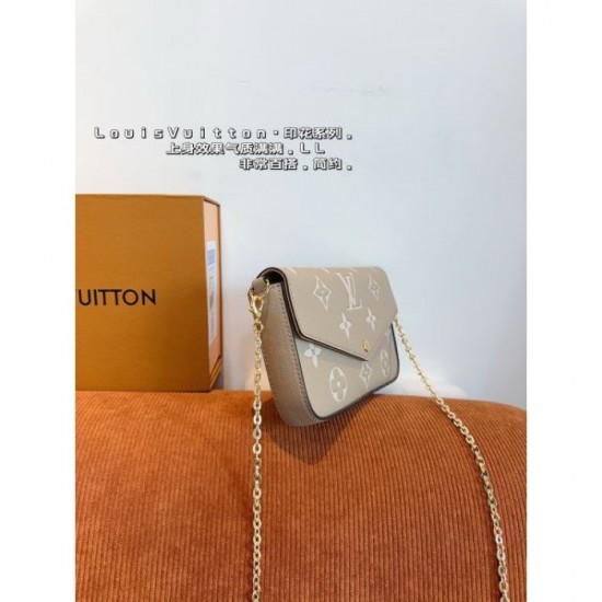 Stylish presence 2024SS shoulder bag LOUIS VUITTON Louis Vuitton Stylish presence 2024SS shoulder bag LOUIS VUITTON Louis Vuitton