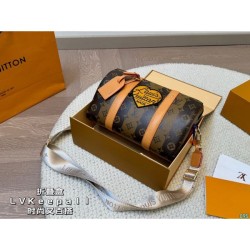 New Limited Sale 2024SS Shoulder Bag LOUIS VUITTON Louis Vuitton