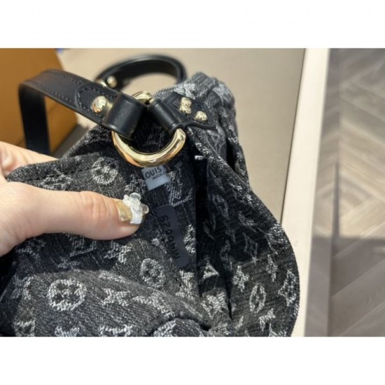 Attract attention 2024SS tote bag LOUIS VUITTON Louis Vuitton Attract attention 2024SS tote bag LOUIS VUITTON Louis Vuitton