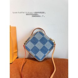 Stylish with just one piece 2024SS tote bag LOUIS VUITTON Louis Vuitton