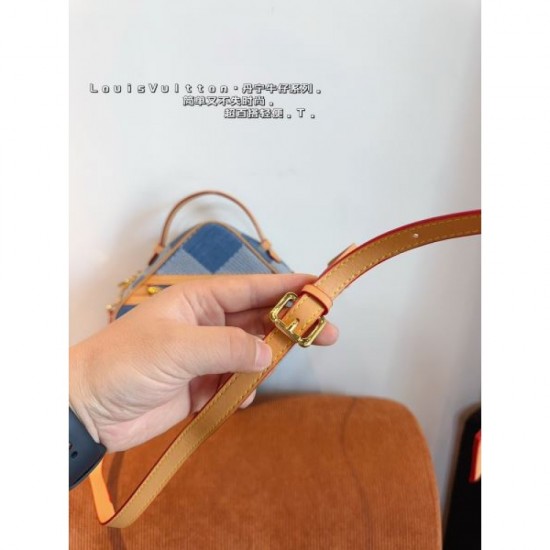 Stylish with just one piece 2024SS tote bag LOUIS VUITTON Louis Vuitton Stylish with just one piece 2024SS tote bag LOUIS VUITTON Louis Vuitton