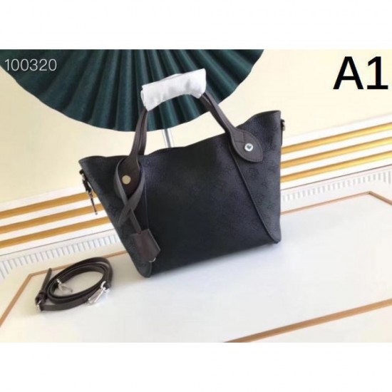 2024SS Especially noteworthy LOUIS VUITTON Louis Vuitton tote bag 2024SS Especially noteworthy LOUIS VUITTON Louis Vuitton tote bag