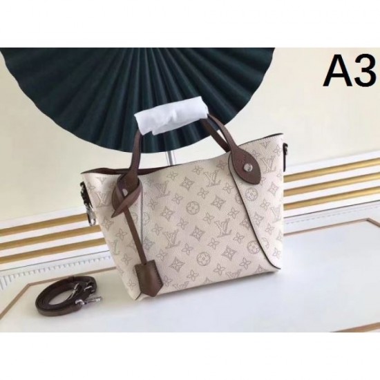 2024SS Especially noteworthy LOUIS VUITTON Louis Vuitton tote bag 2024SS Especially noteworthy LOUIS VUITTON Louis Vuitton tote bag