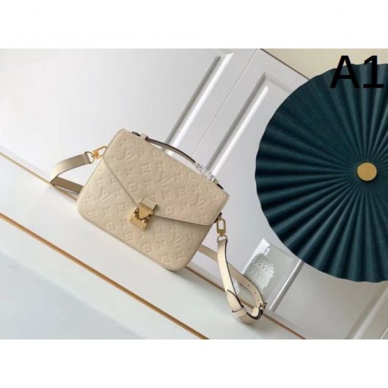 LOUIS VUITTON Shoulder bag upgraded from Louis Vuitton 2024FW LOUIS VUITTON Shoulder bag upgraded from Louis Vuitton 2024FW