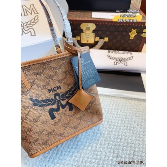 Spring-like seasonal feeling 2024SS tote bag MCM MCM Spring-like seasonal feeling 2024SS tote bag MCM MCM
