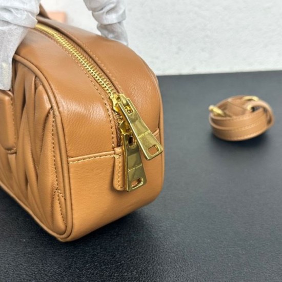 Popular item 2024SS tote bag MIU MIU Miu Miu Popular item 2024SS tote bag MIU MIU Miu Miu