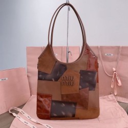 At the forefront of trends 2024SS tote bag MIU MIU Miu Miu