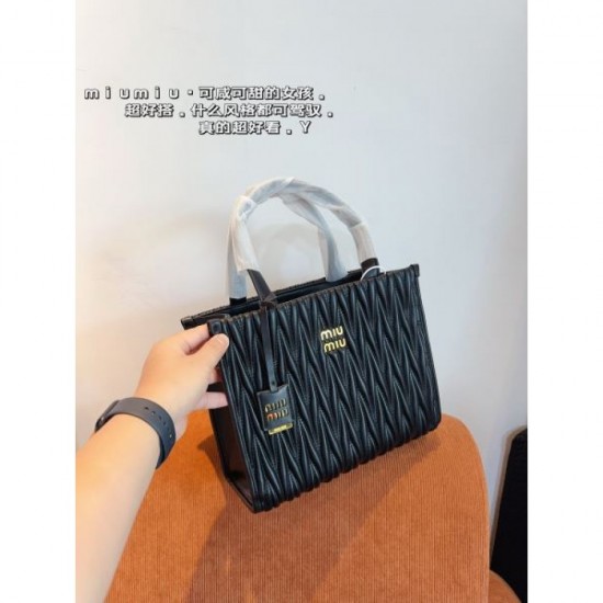 Featured Points 2024SS Tote Bag MIU MIU Miu Miu Featured Points 2024SS Tote Bag MIU MIU Miu Miu