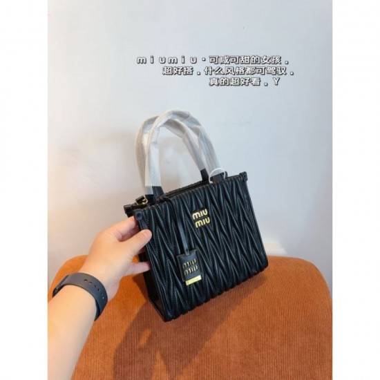 Featured Points 2024SS Tote Bag MIU MIU Miu Miu Featured Points 2024SS Tote Bag MIU MIU Miu Miu