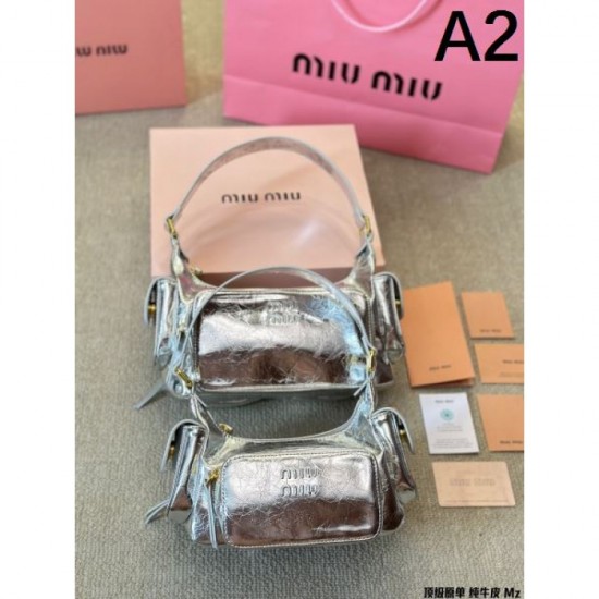 This time it's sold out! 2024SS Tote Bag MIU MIU Miu Miu This time it's sold out! 2024SS Tote Bag MIU MIU Miu Miu
