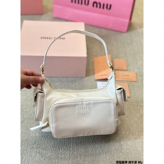This time it's sold out! 2024SS Tote Bag MIU MIU Miu Miu This time it's sold out! 2024SS Tote Bag MIU MIU Miu Miu