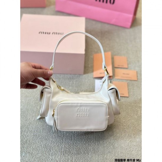This time it's sold out! 2024SS Tote Bag MIU MIU Miu Miu This time it's sold out! 2024SS Tote Bag MIU MIU Miu Miu