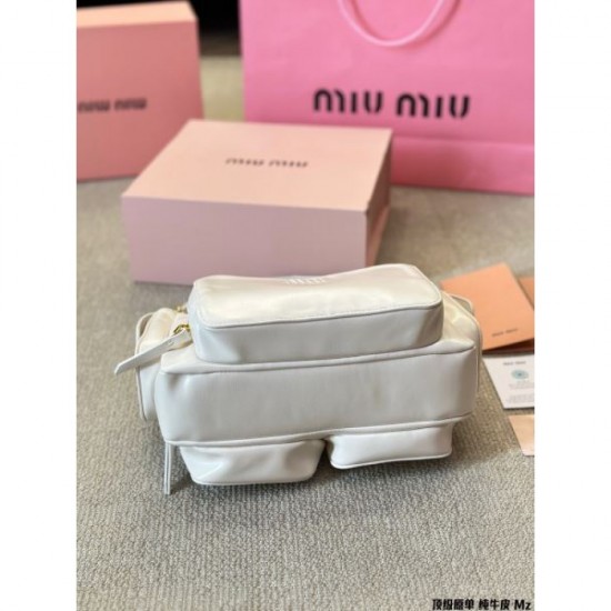 This time it's sold out! 2024SS Tote Bag MIU MIU Miu Miu This time it's sold out! 2024SS Tote Bag MIU MIU Miu Miu