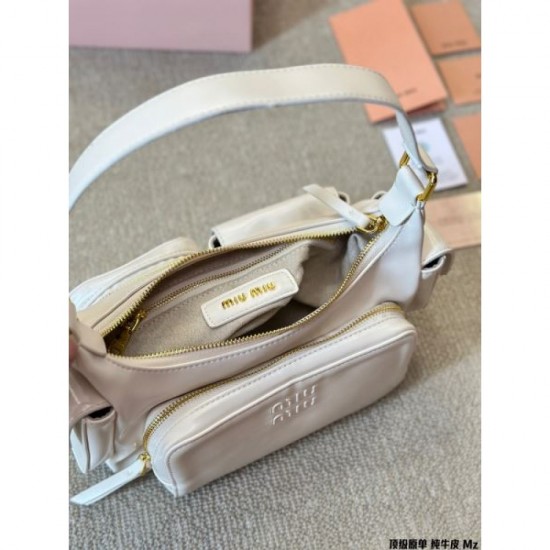 This time it's sold out! 2024SS Tote Bag MIU MIU Miu Miu This time it's sold out! 2024SS Tote Bag MIU MIU Miu Miu