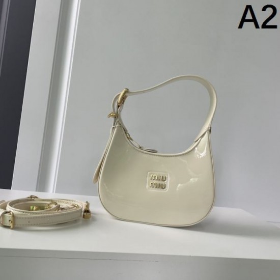 2024SS MIU MIU tote bag that expresses your individuality 2024SS MIU MIU tote bag that expresses your individuality