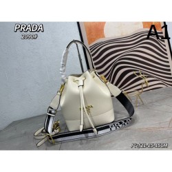 Great for the upcoming season 2024SS tote bag PRADA