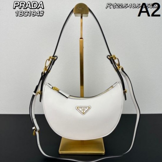 New arrival 2024SS tote bag PRADA that is sure to be a hit New arrival 2024SS tote bag PRADA that is sure to be a hit