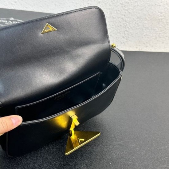 The cutting edge of fashion! 2024SS Shoulder Bag PRADA Prada The cutting edge of fashion! 2024SS Shoulder Bag PRADA Prada