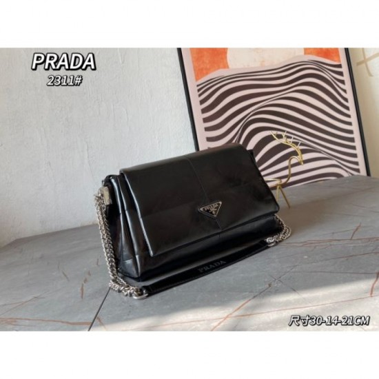 Popular item in magazines and on the streets 2024SS shoulder bag PRADA Popular item in magazines and on the streets 2024SS shoulder bag PRADA