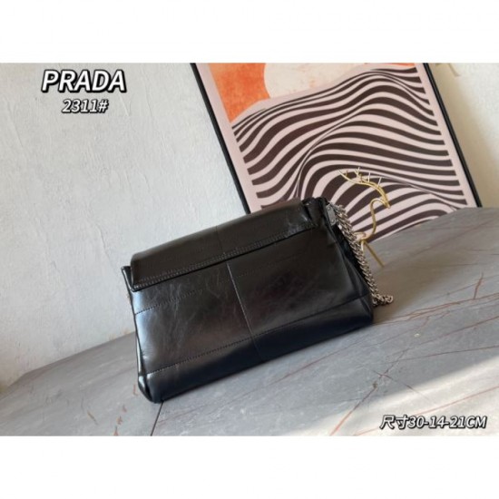 Popular item in magazines and on the streets 2024SS shoulder bag PRADA Popular item in magazines and on the streets 2024SS shoulder bag PRADA