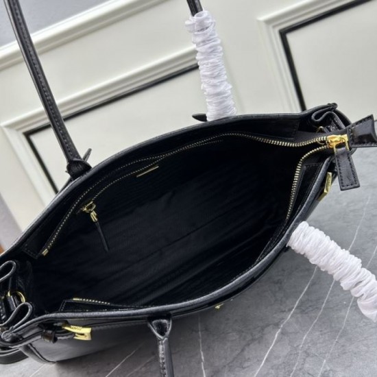 The overwhelmingly popular fashionable 2024SS tote bag PRADA The overwhelmingly popular fashionable 2024SS tote bag PRADA