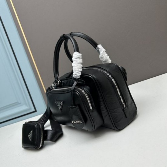 New item 2024SS tote bag PRADA that has been featured in many magazines New item 2024SS tote bag PRADA that has been featured in many magazines