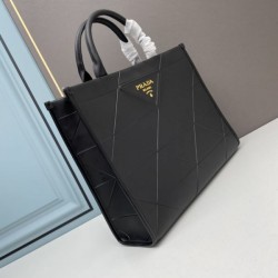 Enjoy the latest summer style 2024SS tote bag PRADA