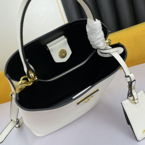 Fashionable style continues this season 2024SS tote bag PRADA Fashionable style continues this season 2024SS tote bag PRADA