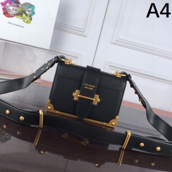 Very popular domestic sold out limited quantity 2024SS shoulder bag PRADA Prada Very popular domestic sold out limited quantity 2024SS shoulder bag PRADA Prada