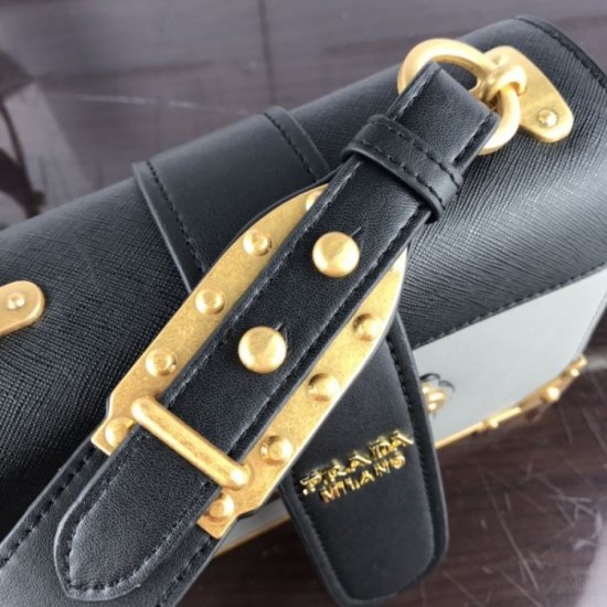 Very popular domestic sold out limited quantity 2024SS shoulder bag PRADA Prada Very popular domestic sold out limited quantity 2024SS shoulder bag PRADA Prada
