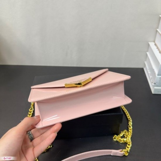 New spring/summer style 2024SS shoulder bag PRADA New spring/summer style 2024SS shoulder bag PRADA