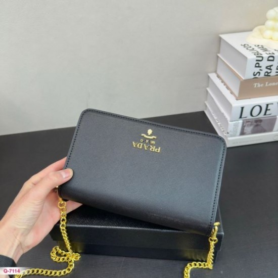 Refreshing style for spring and summer 2024SS shoulder bag PRADA Prada Refreshing style for spring and summer 2024SS shoulder bag PRADA Prada