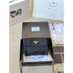 Continuing trend in spring and summer 2024SS shoulder bag PRADA