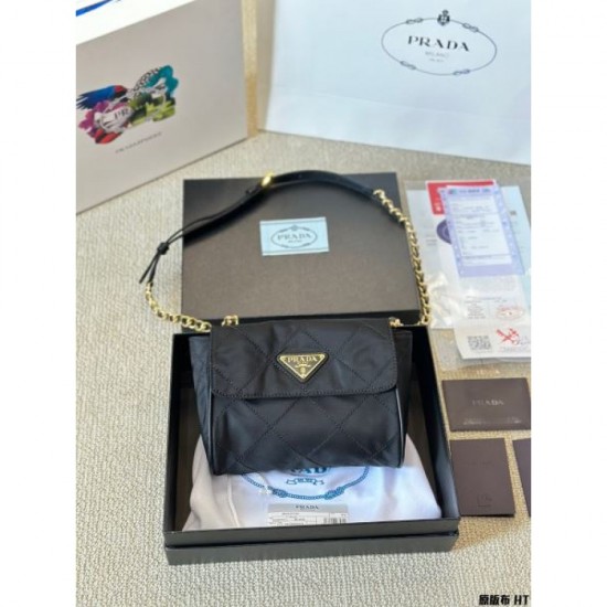 Continuing trend in spring and summer 2024SS shoulder bag PRADA Continuing trend in spring and summer 2024SS shoulder bag PRADA