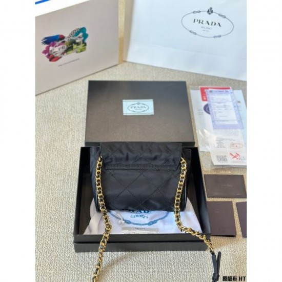 Continuing trend in spring and summer 2024SS shoulder bag PRADA Continuing trend in spring and summer 2024SS shoulder bag PRADA
