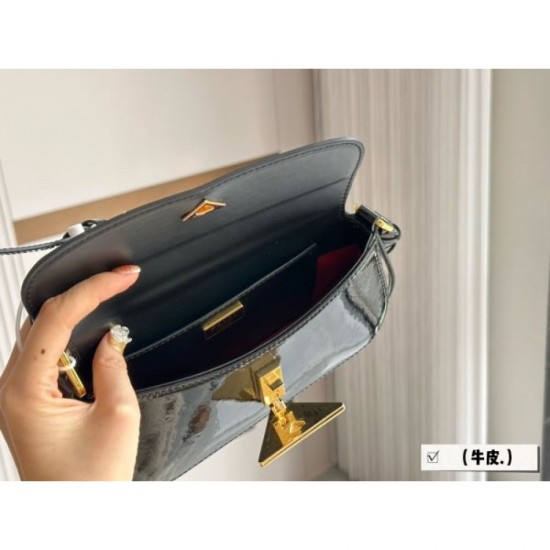 Popular item for spring/summer 2024SS shoulder bag PRADA Popular item for spring/summer 2024SS shoulder bag PRADA