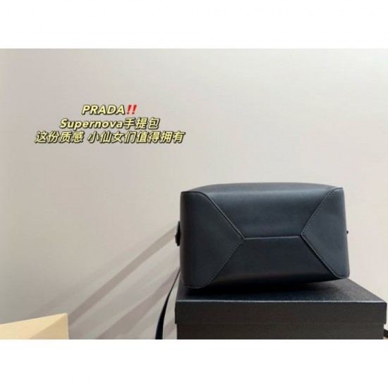 Stylish atmosphere 2024SS tote bag PRADA Prada Stylish atmosphere 2024SS tote bag PRADA Prada