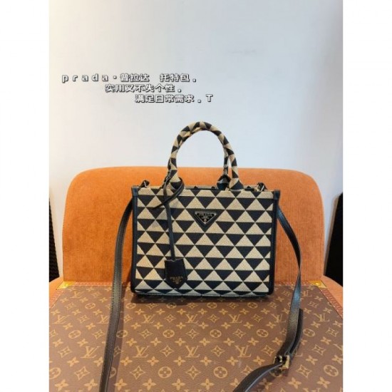Very popular model in Japan 2024SS tote bag PRADA Prada Very popular model in Japan 2024SS tote bag PRADA Prada