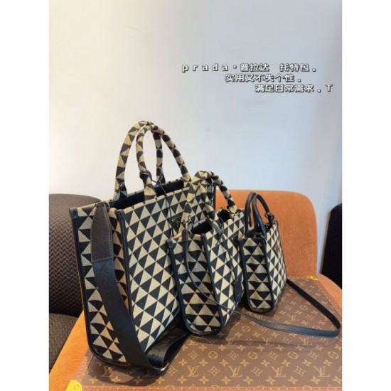 Very popular model in Japan 2024SS tote bag PRADA Prada Very popular model in Japan 2024SS tote bag PRADA Prada