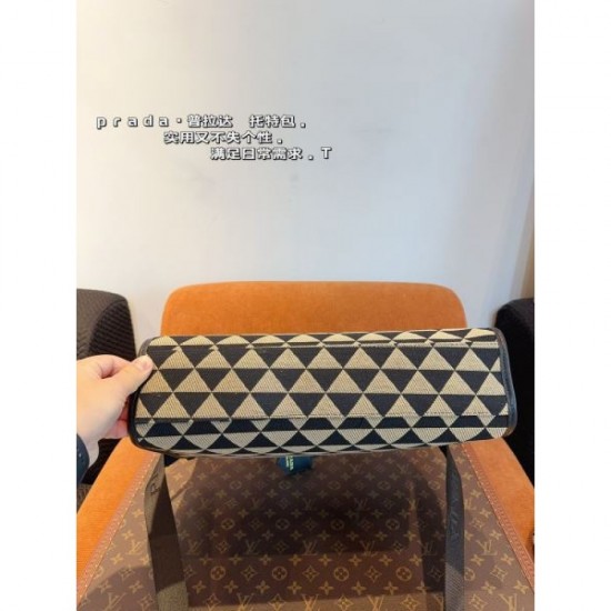 Very popular model in Japan 2024SS tote bag PRADA Prada Very popular model in Japan 2024SS tote bag PRADA Prada