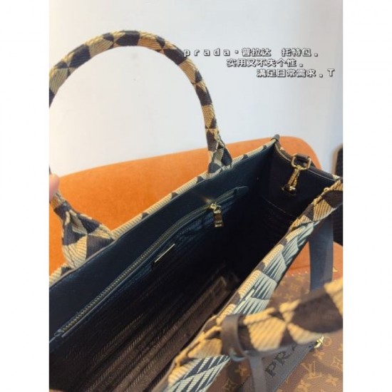 Very popular model in Japan 2024SS tote bag PRADA Prada Very popular model in Japan 2024SS tote bag PRADA Prada