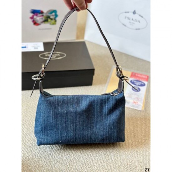 2024SS tote bag PRADA Prada that is sure to be a hit this year 2024SS tote bag PRADA Prada that is sure to be a hit this year